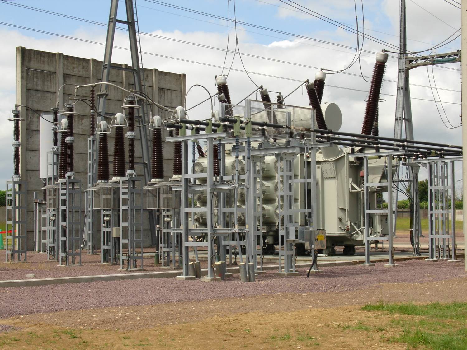 Electrical engineering system with transformers and high voltage lines